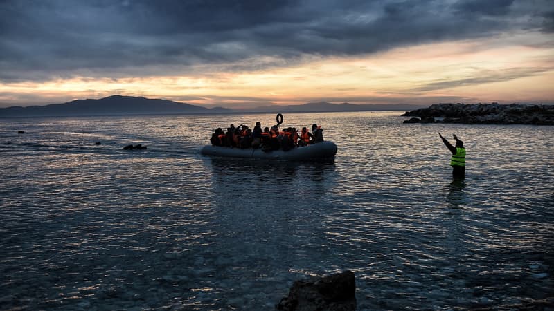 Les réfugiés affluent sur l'île grecque de Lesbos.
