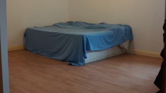 La chambre tout juste fonctionnelle