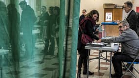 Un bureau de vote de la primaire PS, à Lyon