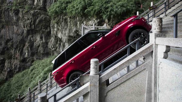 Ce Range Rover Sport PHEV qui s’est attaqué au mont Tianmen affiche une puissance de 404 chevaux.