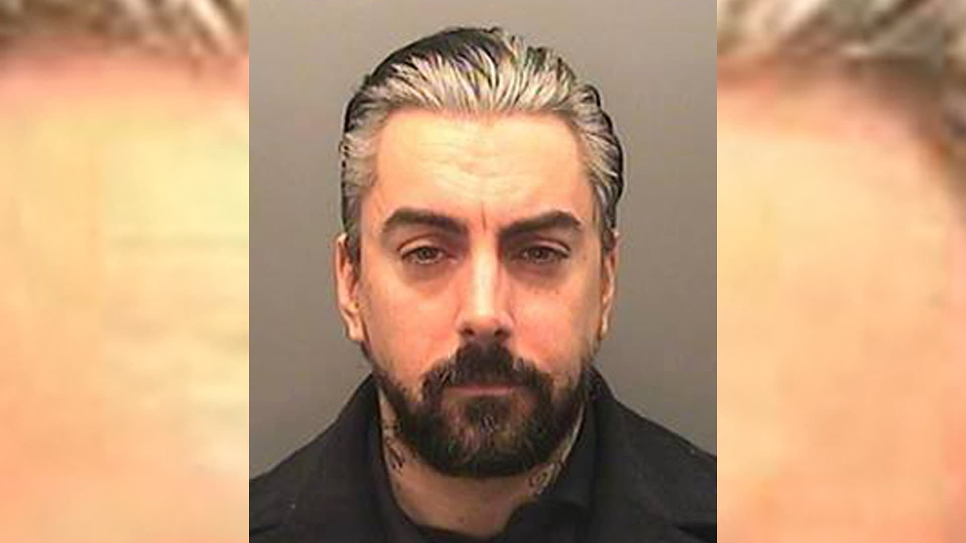 L'EX-CHANTEUR BRITANNIQUE IAN WATKINS, EN PRISON POUR VIOLENCES SEXUELLES SUR MINEURS, MEURT APRÈS AVOIR ÉTÉ AGRESSÉ PAR UN CODÉTENU