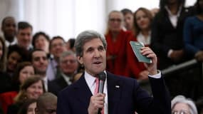 John Kerry a pris lundi ses fonctions de secrétaire d'Etat succédant à Hillary Clinton à la tête de la diplomatie américaine, un poste qu'il a toujours jugé fait pour lui après 28 années à la Commission des affaires étrangères du Sénat. /Photo prise le 4