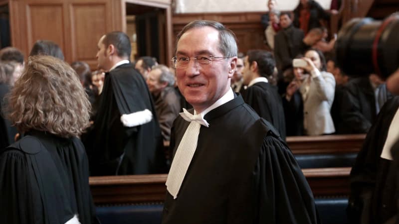 Claude Guéant prête serment pour devenir avocat en 2012, à Paris.