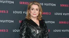 Catherine Deneuve lors d'un défilé Louis Vuitton à Hollywood en 2015