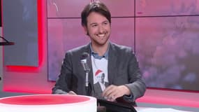 "Et ben, je suis beau là!": quand Jean-Jacques Bourdin découvre un t-shirt à son effigie