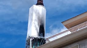 La flèche de la cathédrale de Rouen en feu le 11 juillet 2024.