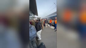 Un train avec 800 passagers à son bord a été bloqué une partie de la matinée de ce vendredi 27 décembre 2024, dans le tunnel sous la Manche. 