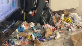 Une poubelle éventrée dans le métro de Marseille (Bouches-du-Rhône), le mercredi 25 septembre 2024.