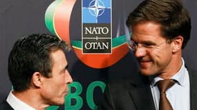 Le secrétaire général de l'Otan, Anders Fogh Rasmussen (à gauche) et le Premier ministre néerlandais Mark Rutte, à Lisbonne. L'Otan a confirmé vendredi être prête à entamer le transfert de la sécurité en Afghanistan aux forces afghanes dès l'an prochain,
