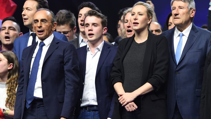Eric Zemmour, alors candidat à l'élection présidentielle, aux côtés de Stanislas Rigault, Marion Maréchal et Philippe de Villiers, lors d'un meeting à Paris, le 7 avril 2022.