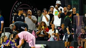 Lionel Messi pris en photo par LeBron James et Serena Williams, lors de son premier match avec l'Inter Miami. 21 juillet 2023