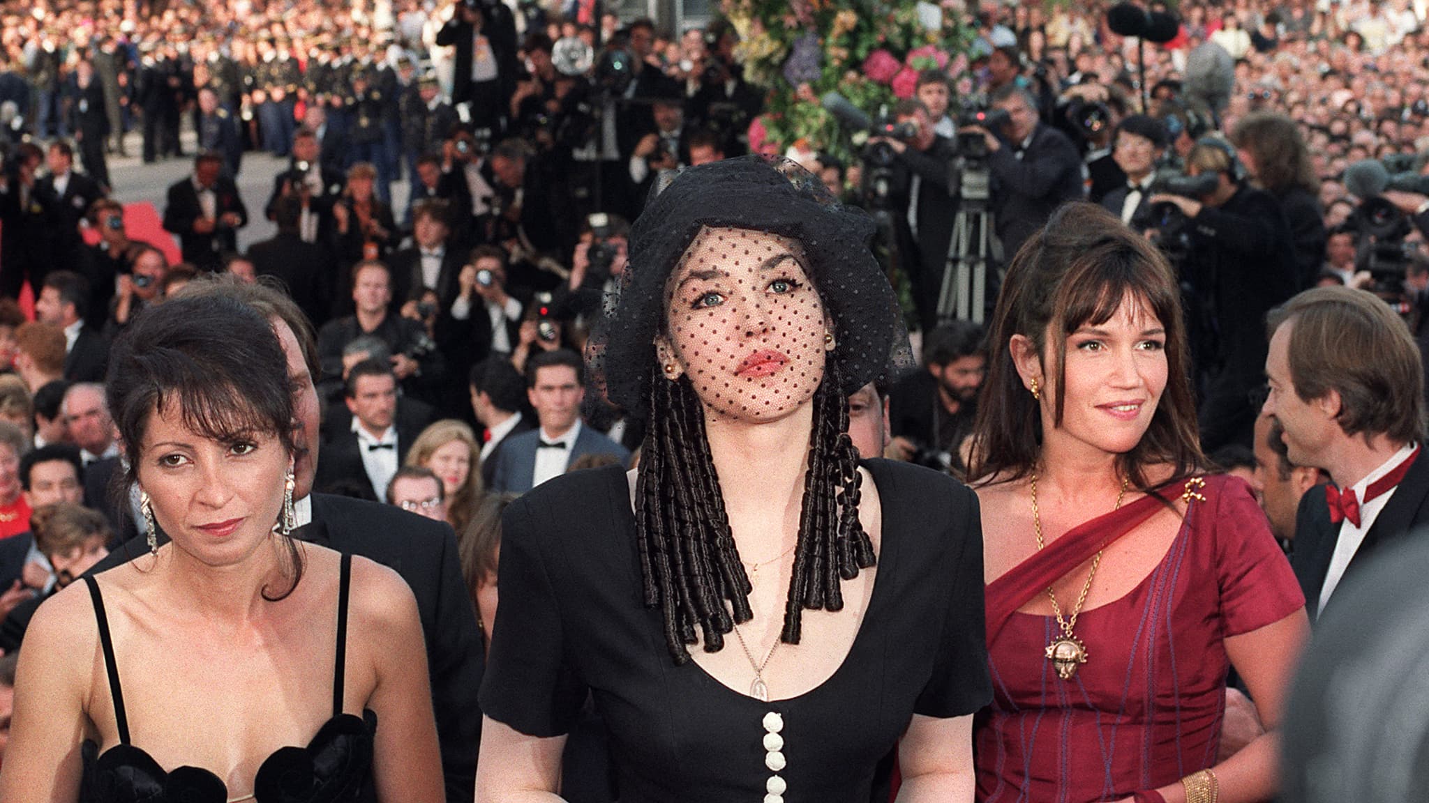 Philomène Esposito, Isabelle Adjani et Clémentine Célarié au festival de Cannes 1993 pour la présentation de "Toxic Affair" Philomène Esposito, Isabelle Adjani et Clémentine Célarié au festival de Cannes 1993 pour la présentation de "Toxic Affair"