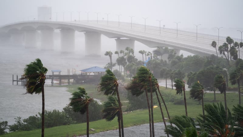 Après avoir fait au moins 19 morts en Floride, l'ouragan Ian se dirige le long de la côte est