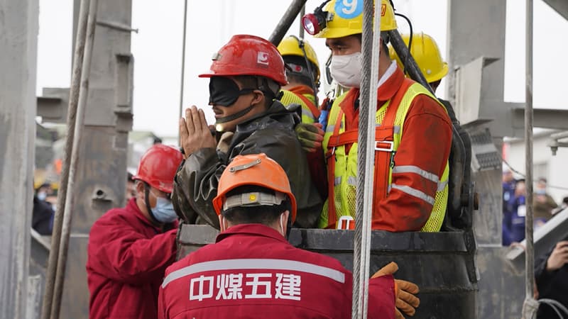 Chine: onze mineurs, bloqués sous terre depuis le 10 janvier, ont été secourus