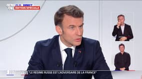  Emmanuel Macron: "On n'est pas dans un roman ou une série. Au moment où on se parle, il y a des hommes et des femmes qui meurent en Ukraine sous la responsabilité du président Poutine"
