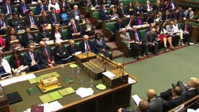 Malgré la présence de Jeremy Corbyn au premier rang de l'opposition, le Parlement britannique est en passe de porter un nouveau coup au droit de grève. 