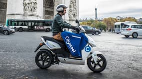 Les scooters électriques Cityscoot sont plébiscités pendant cette période de pénurie de carburant. 