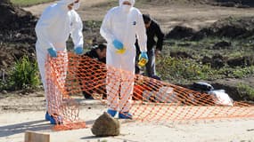 Des enquêteurs sur les lieux de la mort de Rémi, lundi midi.