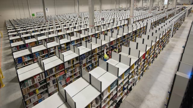 Un entrepôt Amazon.