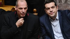Yanis Varoufakis, ministre des Finances (à gauche), et Alexis Tsipras, premier ministre, veulent notamment lutter contre la corruption.