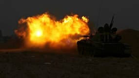 Les forces du Conseil national (CNT) de transition au pouvoir en Libye ont accentué leur pression militaire à Syrte, dont elles ont pris le quartier de Bouhadi, dans le Sud. Chars, pièces d'artillerie et batteries antiaériennes ont été mis à contribution