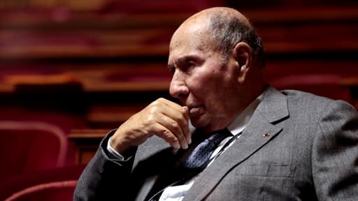 Serge Dassault avant une séance de questions au gouvernement dans l’hémicycle du Sénat, le 20 décembre 2012.