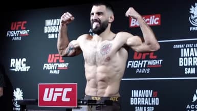 Benoît Saint Denis pendant la pesée avant l'UFC Paris, le 5 septembre 2025