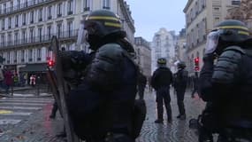 Mobilisés durant leurs jours de repos, des policiers expriment leur ras-le-bol