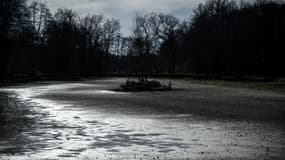 Le lac Fourcade (Dordogne), à moitié à sec, le 14 février 2023.