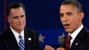 Mitt Romney (G) et Barack Obama lors du second débat avant l'élection présidentielle américaine