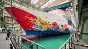Le navire de croisière inachevé "Global Dream" dans le hall d'assemblage principal du constructeur naval MV Werften, à Wismar (Allemagne) le 26 janvier 2022. 