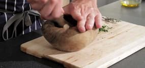 Faire une chapelure aromatisée pour une délicieuse panure (vidéo)