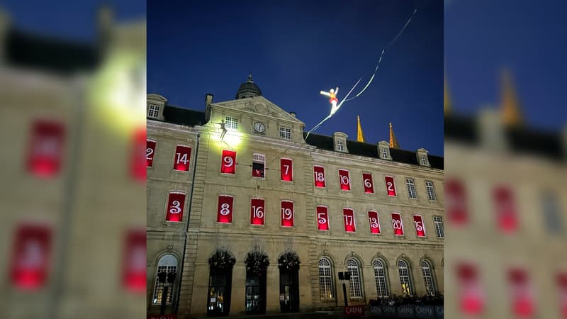 À Caen, un calendrier de l'Avent dévoile des surprises tous les jours aux fenêtres de l'hôtel de ville