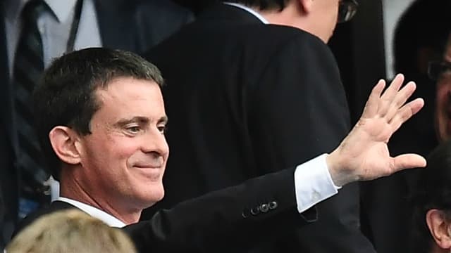 Manuel Valls et François Hollande assistant à la finale de l'Euro 2016, entre la France et le Portugal.