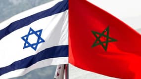 Photo montage datant du 10 décembre 2020 du drapeau israélien (g) et marocain (d) pour illustrer la normalisation des relations entre le Maroc et Israël
