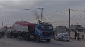 Un camion humanitaire pris d'assaut par les pillards près du point de passage de Rafah (Gaza) en décembre 2023.