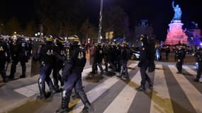 Des policiers place de la République à Paris, le 1er mai 2016.