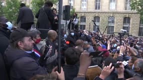 Rassemblement pour George Floyd à Paris: Camelia Jordana, Pomme, Sandra Nkaké, Jeanne Added chantent "We Shall Overcome"