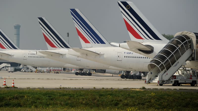 Des avions Air France sur la piste de Roissy-Charles-de-Gaulle