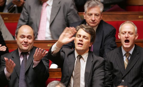 Patrick Bloche (middle) surrounded by Bruno Le Roux and Christophe Caresche in 2009 in the National Assembly during the public audiovisual bill