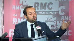 "On a un président qui est capable de chasser les fake news mais qui couvre un fake flic"
