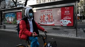 Une publicité à Pékin, le 10 novembre 2021, vantant des promotions faites à l'occasion de la "Fête des célibataires", célébrée chaque 11 novembre en Chine 
