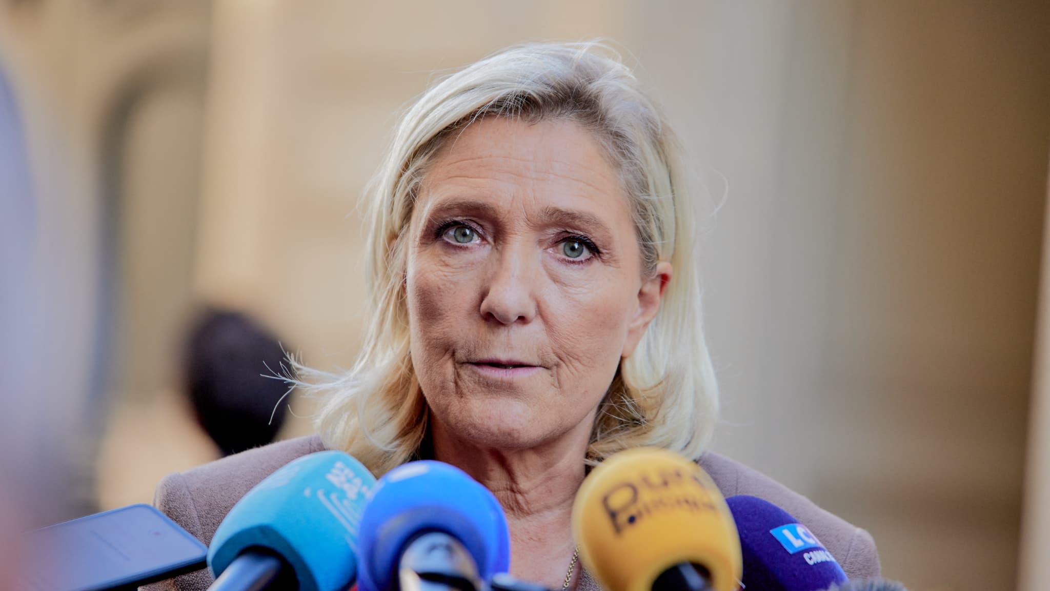 NICOLAS SARKOZY CONDAMNÉ: MARINE LE PEN DÉNONCE LA "GÉNÉRALISATION DE L'EXÉCUTION PROVISOIRE"
