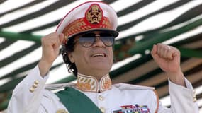 Kadhafi lors d'une parade militaire à Tripoli, le 7 septembre 1999.