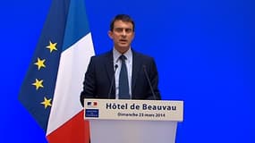 Manuel Valls a appelé les responsables politiques à "entendre" le message de l'abstention.