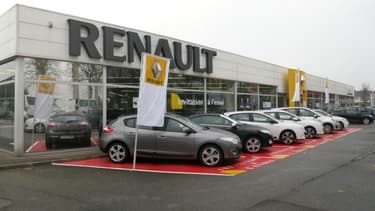 Avec sa marque low-cost Dacia, Renault a pu s'adresser à des acheteurs qui n'auraient pas les moyens de s'offrir un véhicule neuf.