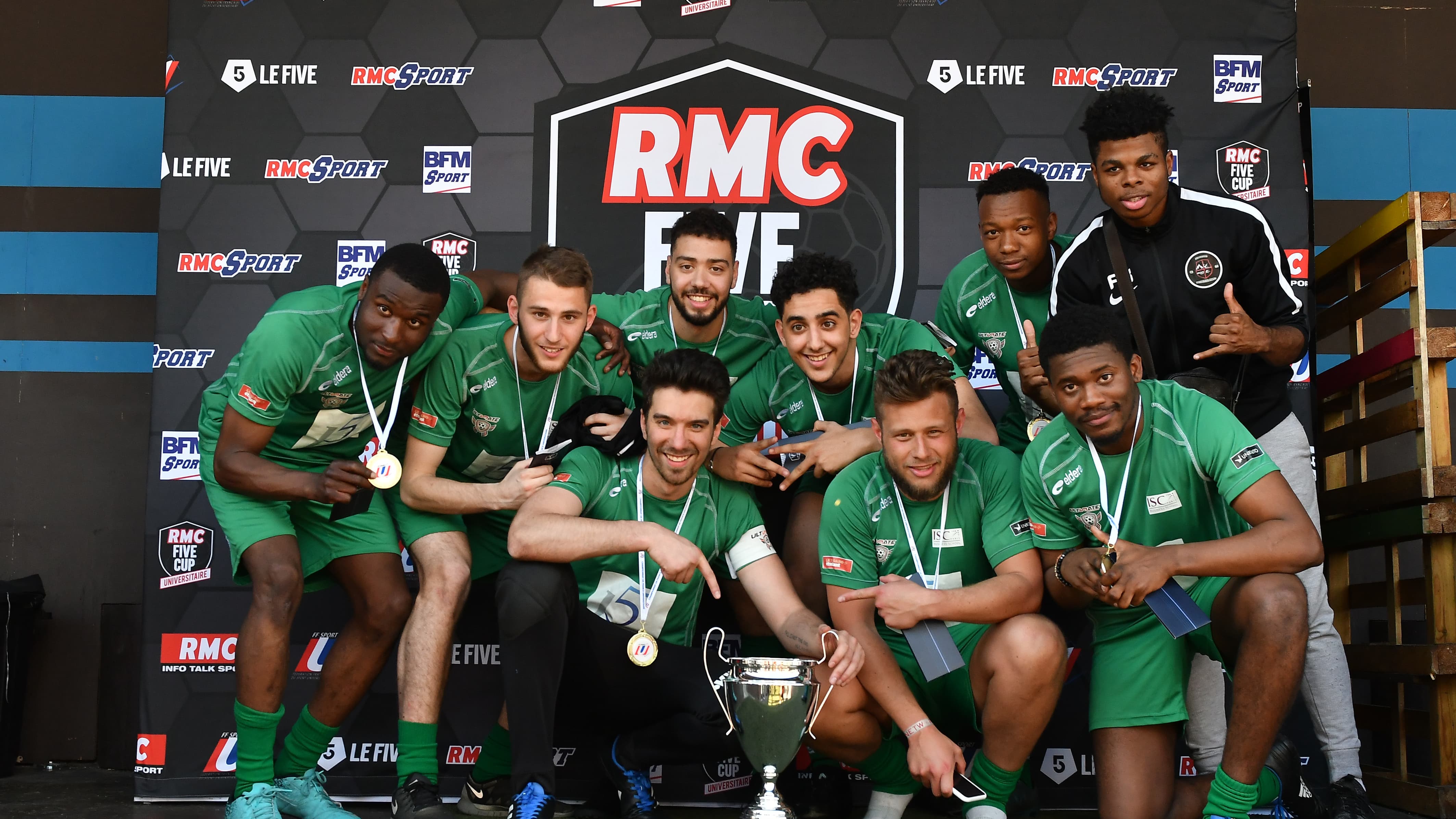 L'ISC Paris, championne de France en catégorie "écoles" de foot à cinq universitaire L'ISC Paris, championne de France en catégorie "écoles" de foot à cinq universitaire