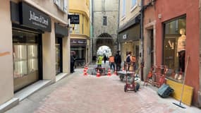 La rue Grande à Manosque (Alpes-de-Haute-Provence) en travaux le lundi 4 novembre 2024.