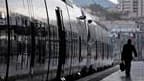 Sud Rail confirme son appel à une grève reconductible à la SNCF à partir du 23 mars, date d'une mobilisation interprofessionnelle organisée en France par cinq organisations syndicales. /Photo d'archives/REUTERS/Jean-Paul Pélissier