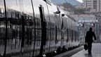 Sud Rail confirme son appel à une grève reconductible à la SNCF à partir du 23 mars, date d'une mobilisation interprofessionnelle organisée en France par cinq organisations syndicales. /Photo d'archives/REUTERS/Jean-Paul Pélissier